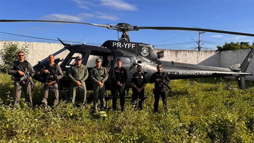 Imagem 1 - Ao todo, foram cumpridas 30 medidas cautelares. Como resultado da ação, oito investigados foram presos e um adolescente foi apreendido, enfraquecendo diretamente a estrutura do grupo criminoso. Os alvos concentraram-se, em sua maioria, no município de Pau dos Ferros, com diligências também realizadas nas cidades de Encanto, Portalegre e Mossoró, além de ações no estado de São Paulo. A ação contou com a participação de mais de 70 policiais civis e com o apoio do Centro Integrado de Operações Aéreas da SESED (CIOPAER). Imagem 1 - Ao todo, foram cumpridas 30 medidas cautelares. Como resultado da ação, oito investigados foram presos e um adolescente foi apreendido, enfraquecendo diretamente a estrutura do grupo criminoso. Os alvos concentraram-se, em sua maioria, no município de Pau dos Ferros, com diligências também realizadas nas cidades de Encanto, Portalegre e Mossoró, além de ações no estado de São Paulo. A ação contou com a participação de mais de 70 policiais civis e com o apoio do Centro Integrado de Operações Aéreas da SESED (CIOPAER).