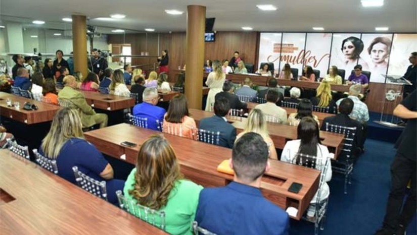 Imagem 1 - Na ocasião, mulheres serão homenageadas com a entrega de títulos, medalhas e troféus, em reconhecimento às suas contribuições e atuações de destaque em diversas áreas da sociedade. A iniciativa valoriza o papel da mulher, destacando sua importância na construção de uma sociedade mais justa, igualitária e participativa. A sessão está marcada para as 14h e é aberta ao público e será transmitida pela TV Câmara Mossoró através do canal 22.2. Imagem 1 - Na ocasião, mulheres serão homenageadas com a entrega de títulos, medalhas e troféus, em reconhecimento às suas contribuições e atuações de destaque em diversas áreas da sociedade. A iniciativa valoriza o papel da mulher, destacando sua importância na construção de uma sociedade mais justa, igualitária e participativa. A sessão está marcada para as 14h e é aberta ao público e será transmitida pela TV Câmara Mossoró através do canal 22.2.