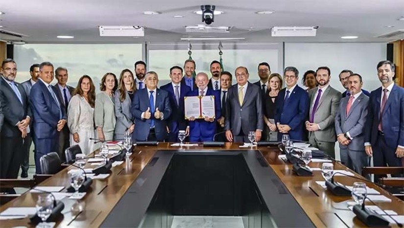 Imagem 1 - A nova lei considera facção criminosa toda organização criminosa ou grupo de três ou mais pessoas que empregue violência, grave ameaça ou coação para controlar territórios, intimidar populações ou autoridades. O enquadramento vale ainda quando atacarem serviços, infraestrutura ou equipamentos essenciais. A norma também estabelece que lideranças conectadas a esses crimes deixam de ter benefícios como anistia e indulto, fiança ou liberdade condicional. Imagem 1 - A nova lei considera facção criminosa toda organização criminosa ou grupo de três ou mais pessoas que empregue violência, grave ameaça ou coação para controlar territórios, intimidar populações ou autoridades. O enquadramento vale ainda quando atacarem serviços, infraestrutura ou equipamentos essenciais. A norma também estabelece que lideranças conectadas a esses crimes deixam de ter benefícios como anistia e indulto, fiança ou liberdade condicional.