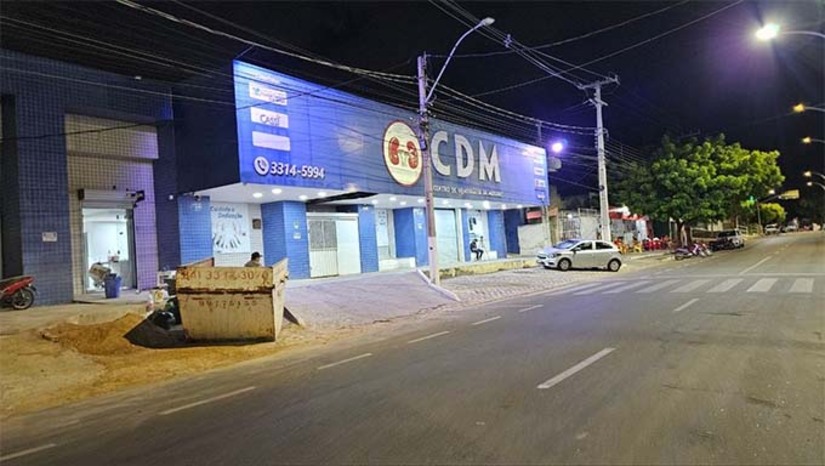 Imagem 1 -  Na manhã de terça-feira, 24, de março de 2026, morreram dentro da clínica Raquel Ferreira da Silva Cabral, de 54 anos, que já estafa fazendo tratamento havia 5 anos. Pouco tempo depois, Iracy Inácio de Lima, de 75 anos, que já fazia o tratamento há 7 anos. Com estes dois óbitos, o Governo do Estado determinou interdição cautelar dos serviços do CDM. Nesta quarta-feira, Marivania Mendonça, de 35 anos, teve complicações por não ter onde fazer a hemodiálise e faleceu. Os casos serão investigados pelo delegado José Vieira, da 39ª DP de Mossoró.