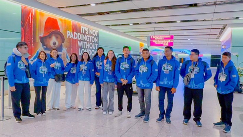 Imagem 1 - Os alunos, acompanhados dos professores, embarcaram na noite desta sexta-feira (27), no Aeroporto Internacional de Fortaleza-CE, com destino ao país europeu. O desembarque ocorreu neste sábado (28), no Aeroporto de Londres-Heathrow (LHR). O intercâmbio terá duração de 17 dias. Durante a expedição, os estudantes participam de curso intensivo de inglês e de uma programação pela cidade, com visitas ao Palace of Westminster, a Westminster Abbey, o Big Ben, o Buckingham Palace e o British Museum, além de passeios por regiões da capital inglesa. Imagem 1 - Os alunos, acompanhados dos professores, embarcaram na noite desta sexta-feira (27), no Aeroporto Internacional de Fortaleza-CE, com destino ao país europeu. O desembarque ocorreu neste sábado (28), no Aeroporto de Londres-Heathrow (LHR). O intercâmbio terá duração de 17 dias. Durante a expedição, os estudantes participam de curso intensivo de inglês e de uma programação pela cidade, com visitas ao Palace of Westminster, a Westminster Abbey, o Big Ben, o Buckingham Palace e o British Museum, além de passeios por regiões da capital inglesa.