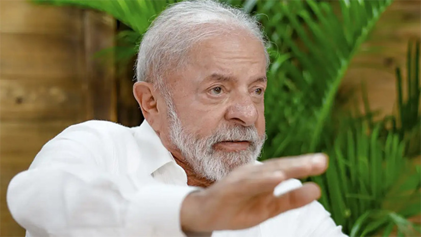   “Foi feito um leilão, eu diria que uma cretinice, bandidagem, que fizeram. As pessoas sabiam da orientação do governo, da orientação da Petrobras de não vamos aumentar GLP. Pois fizeram um leilão contra a vontade da direção da Petrobras”, disse Lula. “Quando a Petrobras vende um botijão de gás a R$ 37, ele não pode chegar a R$ 160 na casa do povo. Alguém está roubando", acrescenta. "Nós vamos anular esse leilão, porque o povo pobre não pagará, em hipótese alguma, o preço dessa guerra”, conclui Lula