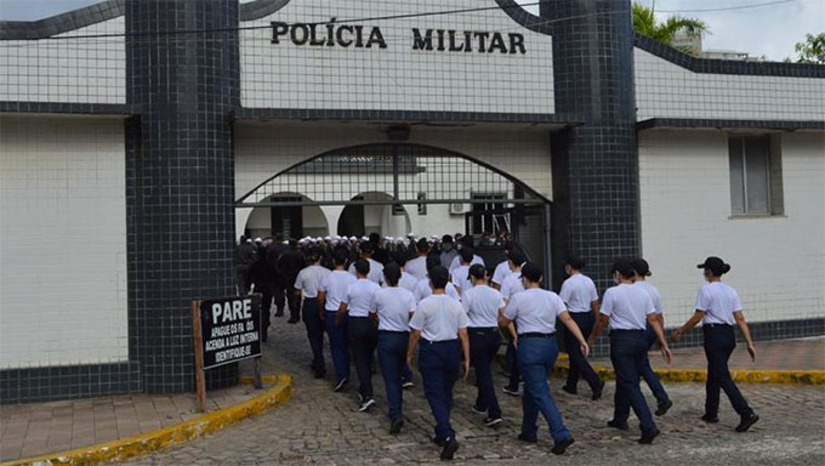 Imagem 1 - Certame organizado pelo Idecan é para candidatos com ensino superior e salários iniciais são de R$ 4.245,64. Durante a formação, o o aluno-soldado receberá uma bolsa de R$ 1.621,00. As inscrições devem ser feita esclusivamente no site do Instituto Nacional de Desenvolvimento Educacional e Assistencial Nacional até o dia 14 de abril. O valor da inscrição é R$ 130,00. Imagem 1 - Certame organizado pelo Idecan é para candidatos com ensino superior e salários iniciais são de R$ 4.245,64. Durante a formação, o o aluno-soldado receberá uma bolsa de R$ 1.621,00. As inscrições devem ser feita esclusivamente no site do Instituto Nacional de Desenvolvimento Educacional e Assistencial Nacional até o dia 14 de abril. O valor da inscrição é R$ 130,00.