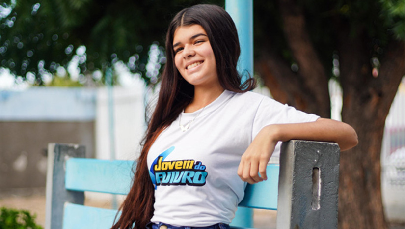   O programa “Jovem do Futuro” se constitui em um conjunto de ações desenvolvidas pelo município de Mossoró para garantir aos jovens mossoroenses formação cidadã atrelada à qualificação profissional para o mercado de trabalho e empreendedorismo. A iniciativa abre portas para 2.500 jovens com idade entre 15 e 21 anos, com bolsa de estudo no valor de R$ 350,00 As inscrições podem ser feitas pelo site jovemfuturo.mossoro.rn.gov.br ou pelo aplicativo “Jovem do Futuro”, uma novidade já disponível para Android e iOS.