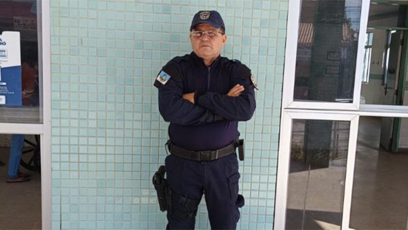 Imagem 1 - “Estávamos em patrulhamento no bairro Santo Antônio quando fomos abordados por um veículo que prestava socorro a uma criança possivelmente engasgada. Ao receber a criança foi notado que a mesma não estava engasgada e que possivelmente estava convulsionando. De imediato, nos dirigimos à UPA do Santo Antônio, apoiando esse veículo, abrindo caminho com a nossa viatura e fazendo com que o socorro chegasse o mais rápido possível. Assim foi feito, a criança foi atendida e medicada e graças a Deus deu tudo certo.”, relatou o GCM Leão. Imagem 1 - “Estávamos em patrulhamento no bairro Santo Antônio quando fomos abordados por um veículo que prestava socorro a uma criança possivelmente engasgada. Ao receber a criança foi notado que a mesma não estava engasgada e que possivelmente estava convulsionando. De imediato, nos dirigimos à UPA do Santo Antônio, apoiando esse veículo, abrindo caminho com a nossa viatura e fazendo com que o socorro chegasse o mais rápido possível. Assim foi feito, a criança foi atendida e medicada e graças a Deus deu tudo certo.”, relatou o GCM Leão.