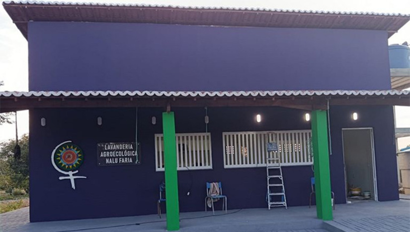 Imagem 1 - A ministra Fernanda Machiaveli, que assumiu há poucos dias o Ministério do Desenvolvimento Agrário e Agricultura Familiar, vai está em Mossoró-RN nesta segunda-feira, 13, para dá o pontapé inicial no projeto Lavanderia Coletiva e Agroecológica do Brasil, no Assentamento Mulugunzinho, que fica distante quase 30 km da zona urbana de Mossoró-RN. A solenidade está prevista para acontecer às 14 horas. A ministra será recebida em Mossoró pela deputada Isolda Dantas e a governadora Fátima Bezerra. Imagem 1 - A ministra Fernanda Machiaveli, que assumiu há poucos dias o Ministério do Desenvolvimento Agrário e Agricultura Familiar, vai está em Mossoró-RN nesta segunda-feira, 13, para dá o pontapé inicial no projeto Lavanderia Coletiva e Agroecológica do Brasil, no Assentamento Mulugunzinho, que fica distante quase 30 km da zona urbana de Mossoró-RN. A solenidade está prevista para acontecer às 14 horas. A ministra será recebida em Mossoró pela deputada Isolda Dantas e a governadora Fátima Bezerra.