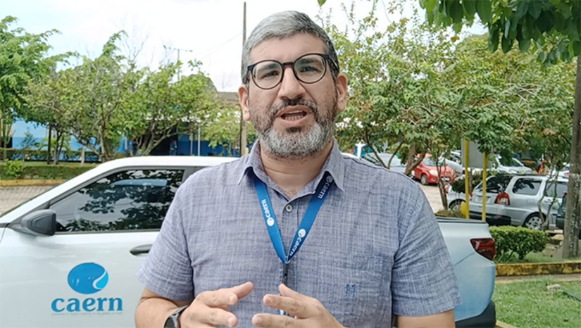 Imagem 1 -  Preservar os sistemas de drenagem e esgotamento é um compromisso de todos e começa em cada residência. Um ponto de enorme importância é não misturar a forma de uso de cada sistema. “É imprescindível que a população tenha a ciência e tenha a cultura de não destinar lixo doméstico, gordura ou tudo aquilo que não seja esgoto para a rede”, salienta o chefe da Unidade de Manutenção de Esgoto, Hadley Assis de Souza Mendonça.