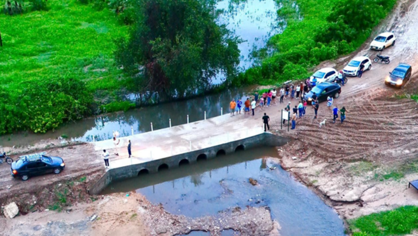   A Prefeitura de Apodi inaugurou duas importantes obras no Sítio Caboclo, na zona rural do município: uma passagem molhada e uma usina solar. Com investimento de R$ 100 mil, a passagem molhada "Francisco Adelino de Oliveira" para garantir o tráfego seguro no período chuvoso e facilitar o escoamento da produção. Já a usina solar, fruto de parceria com o Legislativo, promoverá economia e autonomia energética para as comunidades do Vale do Apodi através de fonte limpa.
