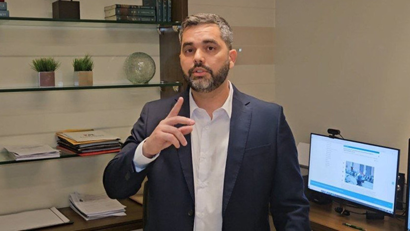 Imagem 1 - Gabriel Conrado Pereira e a esposa Ana Clara Lemos Jácome Bezerra Conrado, que são especialistas em Direito Trabalhista, conseguiram no TST, neste dia 17 de abril de 2025, o benefício de adicional de periculosidade para todos os brasileiros de carteira assinada que usam motocicletas para o exercício regular da profissão. "Esta decisão traz segurança jurídica para milhares de trabalhadores que, até então, viam seu direito ser postergado por discussões sobre a necessidade de regulamentação ministerial. É uma vitória que reconhece o risco inerente à atividade e a eficácia plena da norma protetiva", avalia o advogado Gabriel Conrado Pereira. Imagem 1 - Gabriel Conrado Pereira e a esposa Ana Clara Lemos Jácome Bezerra Conrado, que são especialistas em Direito Trabalhista, conseguiram no TST, neste dia 17 de abril de 2025, o benefício de adicional de periculosidade para todos os brasileiros de carteira assinada que usam motocicletas para o exercício regular da profissão. "Esta decisão traz segurança jurídica para milhares de trabalhadores que, até então, viam seu direito ser postergado por discussões sobre a necessidade de regulamentação ministerial. É uma vitória que reconhece o risco inerente à atividade e a eficácia plena da norma protetiva", avalia o advogado Gabriel Conrado Pereira.