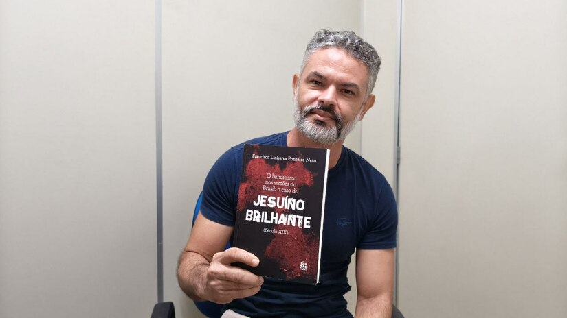 Imagem 1 -  Quem foi Jesuíno Brilhante para além da lenda do "Robin Hood do Sertão"? Em seu novo livro, o Dr. Francisco Linhares explora as estratégias, parcerias e a liderança real do cangaceiro potiguar no século XIX. Baseada em pesquisas rigorosas, a obra convida o leitor a conhecer a história crua do banditismo social, livre de distorções e sensacionalismos da época. Participe do lançamento no dia 6 de maio, às 17h, na UERN em Mossoró.