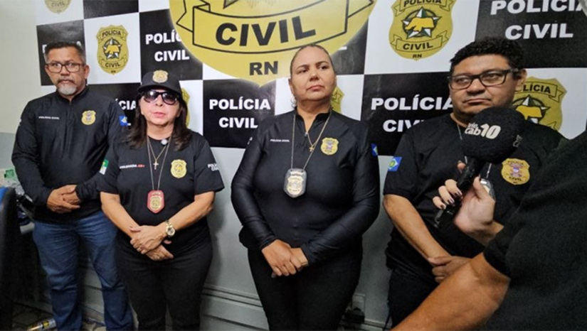   A prisão do tratorista Chico, na cidade de Encanto-RN, foi realizada pelos investigadores Martinha Pena, Rosiney Neves e Relinder Arruda, do município de Cáceres, do Estado de Mato Grosso (MT), com apoio da delegada Cristiane Magalhães, da DHPP, de Mossoró-RN. Os investigadores revelaram que o tratorista tem condenação de mais de 40 anos de prisão, já transitado em julgado, por estupra de vulnerável contra duas crianças no ano de 2021, na cidade de Cáceres-MT. A sentença será cumprida no sistema prisional do RN.