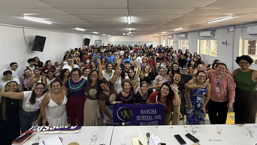   Batizado de “Feminismo Urgente", evento contou com a participação das sociólogas Bruna Camilo e Tica Moreno, que defendem mais educação e maior fiscalização às big techs como forma de combater a violência contra mulheres. Debate foi promovido pelos mandatos da deputada Isolda Dantas e das vereadoras Brisa Bracchi (Natal) e Plúvia Oliveira (Mossoró) e pelo Movimento Feminista. "Isso sempre esteve presente no cotidiano das nossas vidas, mas isso aparece nesse momento com o avanço da extrema direita, aparece com esse tema do ódio, da raiva, do querer aniquilar esse inimigo, essa inimiga que somos nós, as mulheres", explica a deputada Isolda Dantas