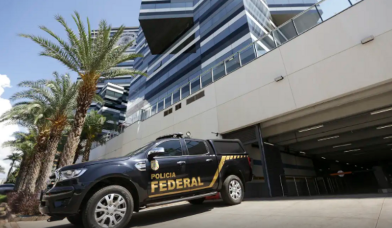  O Governo Federal lança o programa Brasil Contra o Crime Organizado, com investimento de R$ 11 bilhões para fortalecer a segurança pública e desarticular a base financeira de facções criminosas. Focado em quatro eixos estratégicos, o programa atua na asfixia financeira, sistema prisional, investigações de homicídios e combate ao tráfico de armas.