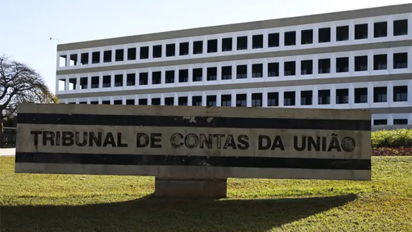   O avanço da proposta de solução consensual para a MEZ Energia 6 no Tribunal de Contas da União (TCU) gera forte desconforto no setor elétrico após a entrada do Ministério Público Federal no caso. Mesmo diante da análise em curso pelo MPF e de parecer do MP junto ao TCU apontando falhas graves no acordo, o tribunal acelerou a deliberação e pautou o julgamento para amanhã. O imbróglio envolve o contrato de concessão para implantação de uma linha de transmissão que deveria ter entrado em operação em São Paulo em setembro de 2025.  Mais na COLUNA ESPLANADA