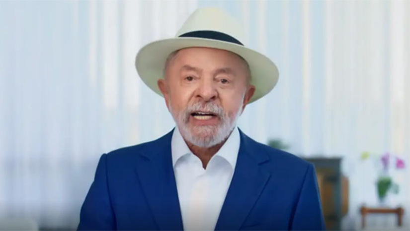   A declaração foi feita em resposta ao questionamento de uma jornalista durante visita do presidente à fábrica de fertilizantes nitrogenados na Bahia, a Fafen, em Camaçari, na região metropolitana de Salvador. De acordo com a publicação, Flávio articulou repasses de R$ 134 milhões do banqueiro supostamente para financiar a realização de um filme sobre a trajetória política do pai, que governou o país entre 2019 e 2022.   "Eu não vou comentar, é um caso de polícia, não meu. Eu não sou policial, não sou procurador-geral. O caso dele é de polícia", afirmou o presidente Lula.