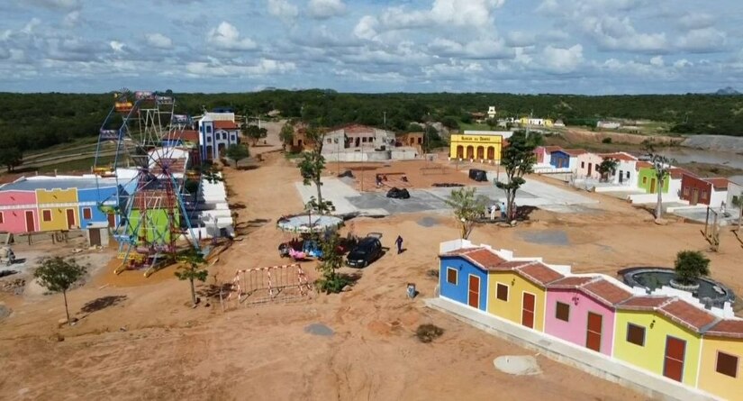   Quarta edição do Derradeiro de Maio reúne diferentes gerações do forró Olho d’Água do Borges, no interior do RN; programação de três dias na Fazenda Tome Xote inclui cortejo de sanfoneiros e shows religiosos. O Festival atrai turistas para o oeste potiguar; organizadores e governo estadual apontam reflexo positivo no comércio e na hotelaria de cidades vizinhas.