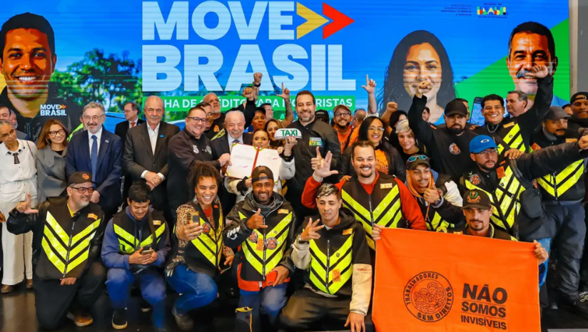   O governo federal lançou um programa de crédito de R$ 30 bilhões via BNDES voltado a motoristas de aplicativos e taxistas. A linha vai financiar veículos novos e sustentáveis de até R$ 150 mil, com juros menores para mulheres e carência de seis meses. Além do incentivo automotivo, uma medida provisória extinguiu a exigência de placa vermelha e de curso especial para o setor de motofrete. O cadastro dos trabalhadores será feito pelo Gov.br em junho, com triagem da documentação realizada em até cinco dias.