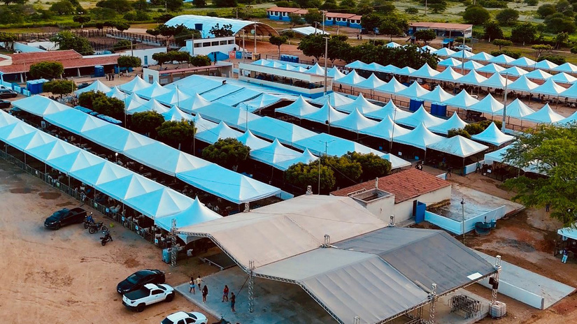 Imagem 1 - A festa de abertura da 8a Expoeste está previsto para acontecer no início da noite desta terça-feira, dia 26, no Saia Rodada Park Show, com o prefeito Givago Barreto recepcionando as autoridades e empresários da região. A edição de 2026 já entra para a história antes mesmo da abertura dos portões, registrando recorde de baias vendidas. O evento conta com aproximadamente 2 mil animais confirmados. Imagem 1 - A festa de abertura da 8a Expoeste está previsto para acontecer no início da noite desta terça-feira, dia 26, no Saia Rodada Park Show, com o prefeito Givago Barreto recepcionando as autoridades e empresários da região. A edição de 2026 já entra para a história antes mesmo da abertura dos portões, registrando recorde de baias vendidas. O evento conta com aproximadamente 2 mil animais confirmados.