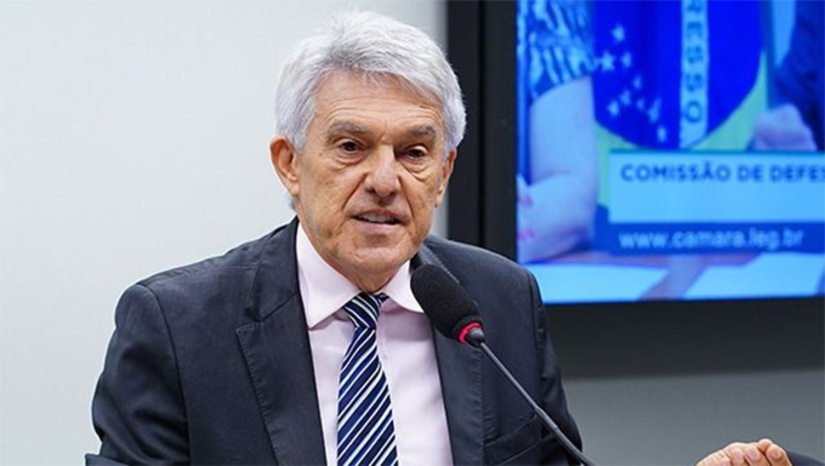   O parlamentar do Partido Progressista entende que a redução da jornada de trabalho, com avanço para modelos mais favoráveis ao trabalhador, como a escala cinco por dois, é um debate legítimo e necessário, mas que, por atingir diferentes setores da economia e da vida social, deve ocorrer por meio de Proposta de Emenda à Constituição, garantindo maior estabilidade e proteção aos trabalhadores.  Para João Maia, uma mudança dessa dimensão exige ampla discussão, evitando fragilidades legais futuras e acelerando a tramitação de uma proposta constitucional sólida, permanente e construída com diálogo entre trabalhadores, empregadores e os diversos setores da sociedade.