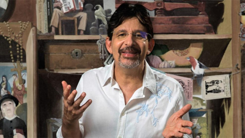 Imagem 1 - O paraibano é um dos principais nomes da cultura popular nordestina contemporânea. Conhecido por transformar o cotidiano do sertão em versos, o artista apresenta em seu espetáculo poesia, cordel, humor, costumes e vida no interior. A apresentação de Jessier Quirino, prevista para acontecer no dia 15 de junho, reforça uma das propostas do MCJ, que é valorizar a cultura popular da região, além dos grandes shows musicais. Imagem 1 - O paraibano é um dos principais nomes da cultura popular nordestina contemporânea. Conhecido por transformar o cotidiano do sertão em versos, o artista apresenta em seu espetáculo poesia, cordel, humor, costumes e vida no interior. A apresentação de Jessier Quirino, prevista para acontecer no dia 15 de junho, reforça uma das propostas do MCJ, que é valorizar a cultura popular da região, além dos grandes shows musicais.