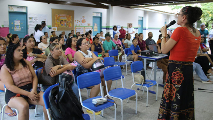   Debate foi realizado pelo Núcleo de Tecnologia de Mossoró ( NTM). A iniciativa faz parte do programa "Escola e Comunidade", ação que visa alertar os pais sobre os perigos da internet na vida de crianças e adolescentes.  Mais de cem pessoas entre pais e responsáveis pelas crianças, compareceram ao evento. "A participação foi muito boa e positiva" completou Magna Silva, supervisora da unidade.