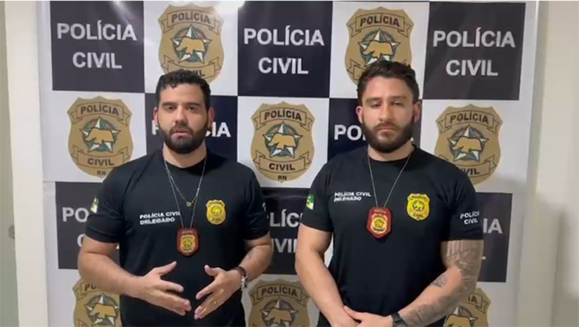 Imagem 1 -  A investigação e a prisão foram realizadas pelos delegados Luiz Octávio e Mateus Rocha. Eles informaram que o advogado de 43 anos (não informaram o nome) havia sido contratado pelo cliente para fazer a aquisição de um imóvel comercial. Ele informou ao cliente que a Justiça havia autorizado pagar pelo imóvel em parcelas de R$ 11 mil, depositando o valor em juízo. Deu a conta dele e da mulher para receber o dinheiro. Disse ao cliente que ele mesmo depositaria. Só que não depositou. Ficou com cerca de meio milhão de reais. Os delegados informam que o advogado vai responder por estelionato, falsidade ideológica, lavagem de dinheiro e patrocínio infiel. A OAB acompanhou o trabalho da Polícia.