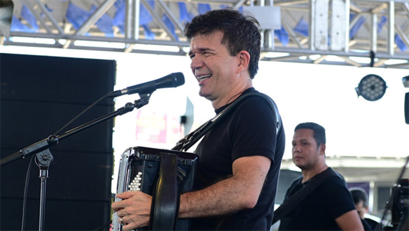   Na estreia do “Arraiá do Povo”, estão programados shows de Waldonys, Forrozão Tropykália e Batista Lima. Ademais, sobem ao palco Ailson Forrozeiro e Gigantes do Arrocha. Neste sábado, 6, ocorreu a abertura oficial do MCJ 2026, com o Pingo da Mei Dia, no Corredor Cultural, no Centro de Mossoró. Neste caso, a organização estima que 260 mil pessoas prestigiaram o evento. No Arraiá do Povo, a programação segue até o final do mês de junho, com estrutura de saúde, com ambulâncias e, principalmente, com trabalho forte na segurança, com patrulhamento nos acessos dentro do evento, inclusive com apoio de câmeras de reconhecimento facial.