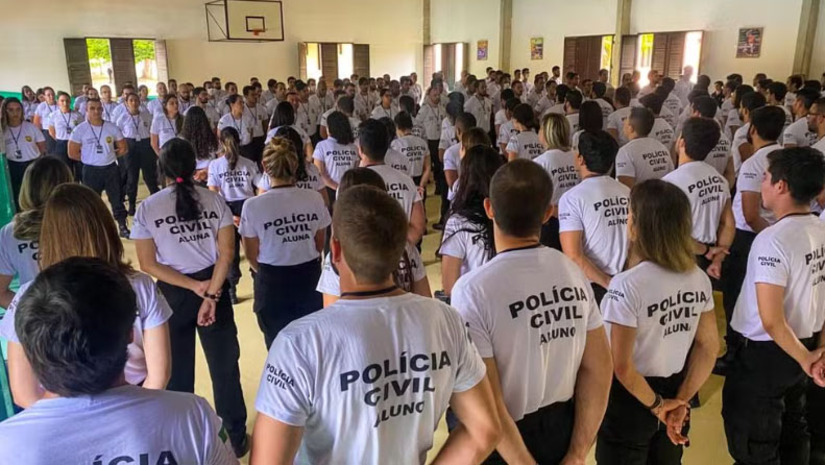  O Ministério Público do Rio Grande do Norte (MPRN) pediu à Justiça o cumprimento provisório de uma sentença que determina a nomeação de aprovados e a abertura de nova turma de formação para a Polícia Civil. A Promotoria alega que o governo estadual tenta travar as convocações por meio de recursos e alerta para o risco de o concurso expirar em outubro de 2026 sem que os candidatos remanescentes tomem posse.