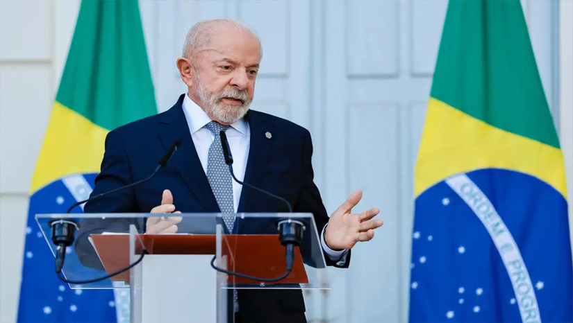 Imagem 1 -  O presidente Lula cobrou que Donald Trump não interfira nas eleições brasileiras e respeite a soberania do país. A declaração, feita na Cúpula do G7, rebateu falas de Trump, que chamou o Brasil de "perigoso politicamente" e criticou a condenação de Eduardo Bolsonaro pelo STF. O ex-deputado foi sentenciado ao regime semiaberto por coação no processo que investiga a tentativa de golpe de Jair Bolsonaro. Lula enfatizou que, embora o líder americano tenha direito às suas preferências ideológicas, o código de ética e o respeito mútuo entre as nações devem ser mantidos.