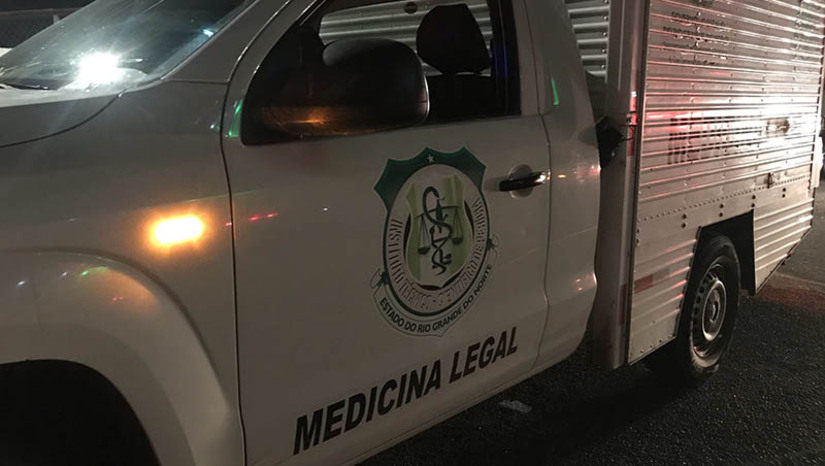 Imagem 1 - Um adolescente de 17 anos, identificado como Talyson Tauam da Silva Oliveira, foi assassinado a tiros na noite desta terça-feira (23) no bairro Alto da Esperança, em Campo Grande (RN), após ser atraído para uma emboscada por criminosos que se passaram por policiais. Imagem 1 - Um adolescente de 17 anos, identificado como Talyson Tauam da Silva Oliveira, foi assassinado a tiros na noite desta terça-feira (23) no bairro Alto da Esperança, em Campo Grande (RN), após ser atraído para uma emboscada por criminosos que se passaram por policiais.