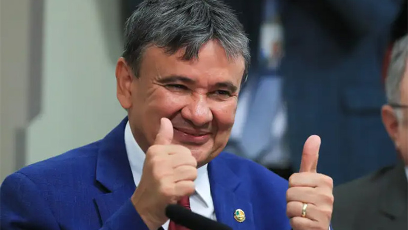 Imagem 1 -  Manda-chuva do PT no Piauí, o ministro do Desenvolvimento Social, Wellington Dias, lançou seu filho a deputado estadual, mas a herdeira avisou que não quer ser a coadjuvante como 1ª suplente de Júlio César ao Senado. Já a esposa está muito bem como conselheira do TCE. Tudo resolvido em casa, Dias começa a organizar a agenda para coordenar a campanha de Lula da Silva no Nordeste.  Mais, na COLUNA ESPLANADA