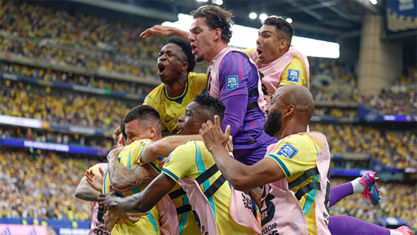   Os japoneses abriram o placar ainda no primeiro tempo, mas o Brasil correu atrás do resultado e balançou a rede duas vezes com Casemiro e Gabriel Martinelli.  Diante de mais de 68 mil pessoas, no Estádio de Houston, o Brasil mostrou resiliência, perseverança e competência técnica para eliminar os japoneses. Foi sempre superior e poderia ter construído um placar mais elástico.  A Amarelinha aguarda o vencedor do duelo entre Noruega e Costa do Marfim para saber seu adversário na próxima fase do mata-mata. A equipe comandada pelo técnico Carlo Ancelotti volta a campo no domingo (5), às 17h (de Brasília), em Nova Jersey.