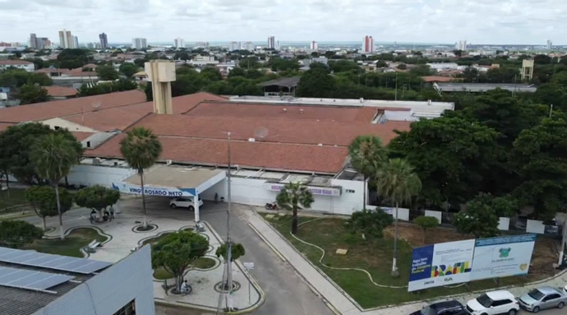   O Governo do Rio Grande do Norte nomeou 191 profissionais de saúde concursados para hospitais em Natal e São José de Mipibu, alcançando o total de 2.559 convocados no último certame da Sesap. A medida visa abrir dez novos leitos neonatais e implantar um serviço de cuidados intensivos na Grande Natal. No entanto, nenhum dos novos servidores foi destinado à região oeste do estado, que permanece sem reforço no quadro funcional apesar de enfrentar uma crônica carência na rede pública de saúde.
