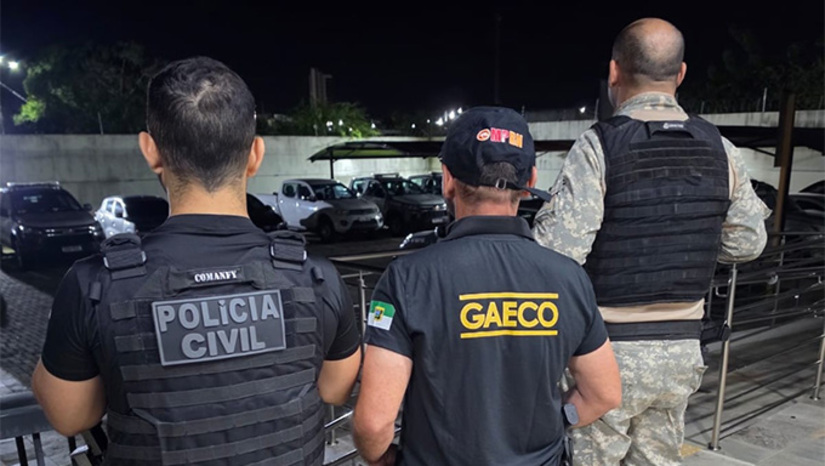   O Ministério Público do Rio Grande do Norte (MPRN) deflagrou, nesta quarta-feira (1º), a Operação Mulungu para desarticular uma organização criminosa focada em tráfico de drogas e roubos no interior potiguar. A ação integrada mobilizou 76 policiais e resultou no cumprimento de 16 mandados de prisão e oito de busca e apreensão nas cidades norte-rio-grandenses de Caicó, São João do Sabugi e Acari, além de Campina Grande (PB). Com a apreensão de armas, drogas e documentos, as autoridades agora buscam mapear a hierarquia e o patrimônio do grupo para identificar novos integrantes.