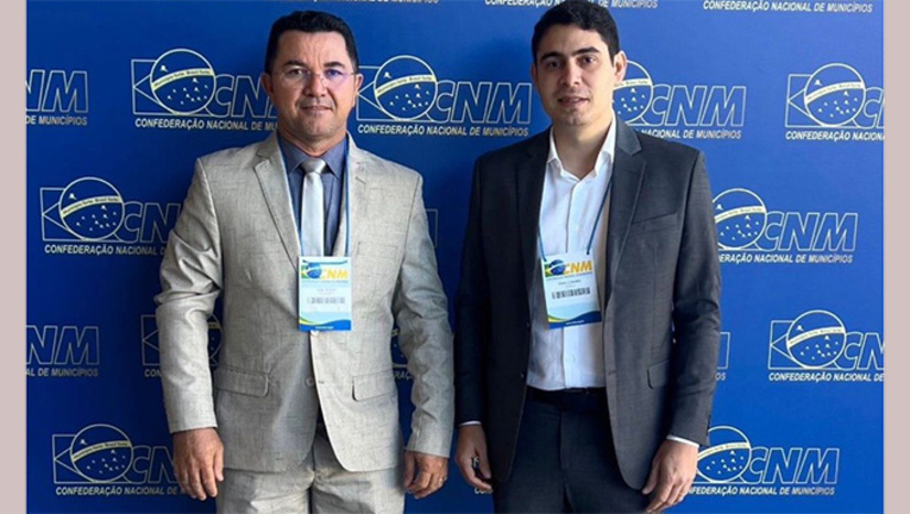   O vice-prefeito Edson Bezerra acompanha o prefeito Renan Fernades na visita ao Ministério da Saúde, ao lado do deputado federal João Maia. Eles também fortalecem a Mobilização Municipalista organizado pela Confederação Nacional dos Municípios na capital federal. A agenda do prefeito e do vice segue até a próxima quinta-feira, dia 9.