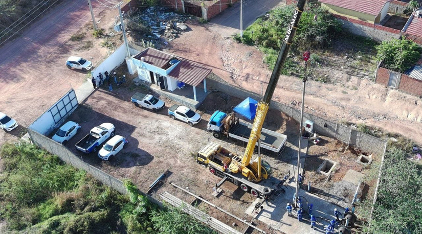   Falhas recorrentes em poços da Caern provocaram crises de desabastecimento em diversos bairros de Mossoró (RN), afetando áreas como Costa e Silva e Vingt Rosado. As quebras mecânicas e elétricas exigem manutenção emergencial, com a normalização da distribuição levando até 48 horas após os reparos.