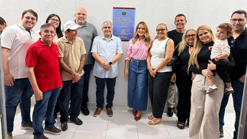  Na mesma solenidade de inauguração da Academia da Saúde Francisca Giselda do Rêgo Morais, o prefeito Dr. Artur Vale assinou a ordem de serviço para pavimentar diversas ruas do muninicípio. Há poucos dias, a Prefeitura Municipal já havia dado início investimento de R$ 1,1 milhão na pavimentação de várias ruas. Sobre a academia, a Assessoria informou que a Prefeitura investiu 80 mil, concluindo uma obra que estava parada havia cerca de 10 anos.