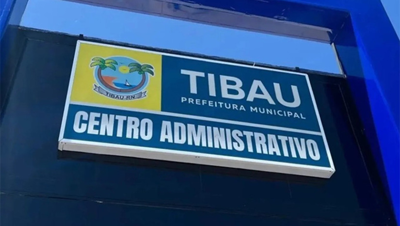   Há mais de vinte anos que a Prefeitura de Tibau-RN não renova seus quadros de servidores através de concurso público. Devido ao grande número de inscritos, as provas serão aplicadas  133 salas, distribuídas entre escolas das cidades de Tibau e Mossoró. "contribui para melhorar cada vez mais os serviços oferecidos aos tibauenses. Desejo uma excelente prova a todos os candidatos", declara a prefeita Lidiane Marques