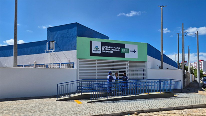   A Prefeitura de Mossoró inaugura nesta quarta-feira (29), às 17h, o novo CAPS Infanto-Juvenil, ao lado da Igreja de Nossa Senhora de Fátima, no bairro Abolição II. O centro funcionará em horário comercial com equipe multiprofissional (incluindo psiquiatras infantis, psicólogos e assistentes sociais) para acelerar o atendimento de saúde mental para crianças e adolescentes. A estrutura é totalmente acessível e conta com salas de atendimento, quartos de acolhimento temporário, refeitório e áreas de convivência.