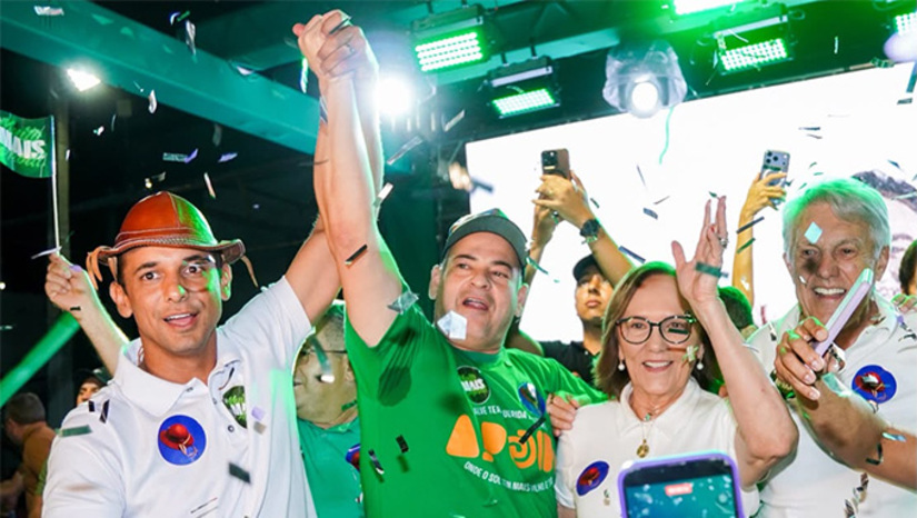   Em Apodi, o evento contou com a presença do candidato ao Governo do Rio Grande do Norte, Allyson Bezerra (União Brasil), do deputado estadual e candidato à reeleição Neilton Diógenes (PP) e da senadora Zenaide Maia (PSD), candidata à reeleição, além dos candidatos João Maia e Robson Faria, que também buscam novo mandato na Câmara Federal.  Prestigiaram também o encontro vários prefeitos da região, como Mariana Almeida, de Pau dos Ferros; Raimundo Pezão, de Umarizal; Roberto Pezão, de Itaú; Jacinto Carvalho, de Severiano Melo, Arthur Targino, de Messias Targino, entre outras liderenças da região. Seguiremos unidos para garantir ainda mais desenvolvimento para nossa cidade e para o Rio Grande do Norte.”, afirmou Sabino. O candidato Allyson Bezerra defende um gestão estadual próxima aos gestores municipais.