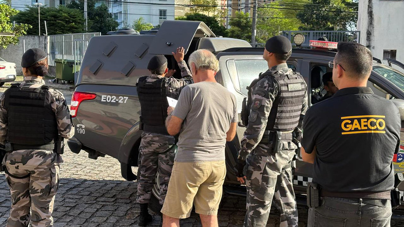   O economista Marco Antônio Heredia Viveros foi preso preventivamente em Natal após violar medidas protetivas que o proibiam de divulgar informações sobre o caso de Maria da Penha. A prisão ocorreu na semana do aniversário da lei que leva o nome da ativista, motivada por uma entrevista dele à TV Record. O descumprimento configura crime previsto no artigo 24-A da Lei Maria da Penha, gerando também ordens de retirada do conteúdo do ar.