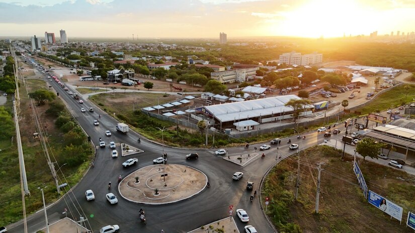   O Inmet emitiu um alerta amarelo de perigo potencial para 77 cidades do Rio Grande do Norte devido à umidade do ar entre 30% e 20%. O índice abaixo do ideal pode causar ressecamento nas vias respiratórias, irritação nos olhos e cansaço, embora o risco de incêndios seja baixo. As autoridades recomendam beber bastante água, evitar o sol forte e suspender exercícios físicos nos horários mais secos.