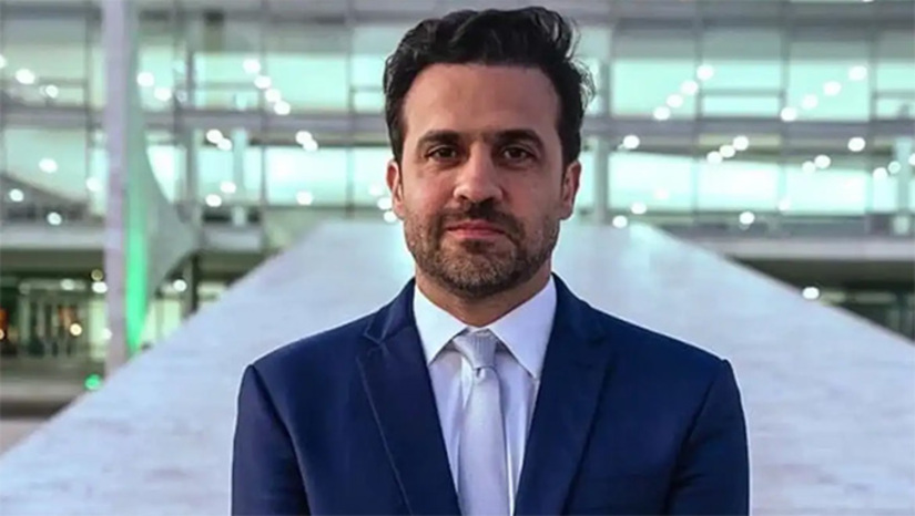   O desbocado Pablo Marçal (PRTB), que viralizou nas redes na campanha à prefeitura de São Paulo por “tiradas” contra adversários e uma boa lábia eleitoral, declarou ao TSE que tem R$ 6,79 bilhões – isso mesmo, bilhões – em CDB no Itaú. Não se sabe se erro de digitação em jogada marqueteira, atrás de holofotes ou polêmicas, ou se procede. Marçal é candidato do PRTB ao Planalto. Não encontramos a assessoria para comentar. Mais, na COLUNA ESPLANADA