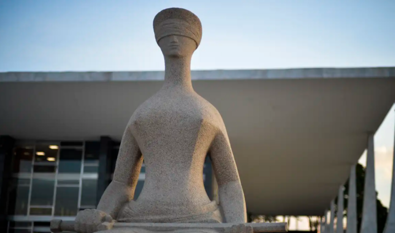 O Supremo Tribunal Federal (STF) decidiu, por unanimidade, ampliar a aplicação da Lei Maria da Penha para abranger toda forma de violência de gênero contra a mulher, independentemente de vínculo doméstico, familiar ou afetivo. A medida estende as proteções urgentes a casos de perseguição por terceiros e também combate à violência política de gênero contra candidatas. O Supremo Tribunal Federal (STF) decidiu, por unanimidade, ampliar a aplicação da Lei Maria da Penha para abranger toda forma de violência de gênero contra a mulher, independentemente de vínculo doméstico, familiar ou afetivo. A medida estende as proteções urgentes a casos de perseguição por terceiros e também combate à violência política de gênero contra candidatas.