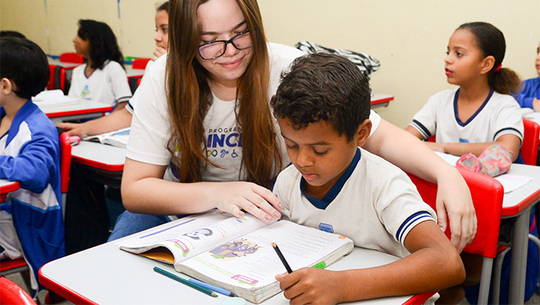   Um dos principais reconhecimentos alcançados pelo município é o Selo Nacional Compromisso com a Alfabetização, na categoria Ouro, concedido pelo Ministério da Educação (MEC). Em 2024, Mossoró alcançou a nota máxima, com 100 pontos nas cinco dimensões avaliadas: gestão e governança; formação de gestores e professores; infraestrutura e recursos pedagógicos; reconhecimento e compartilhamento de boas práticas; e avaliação.