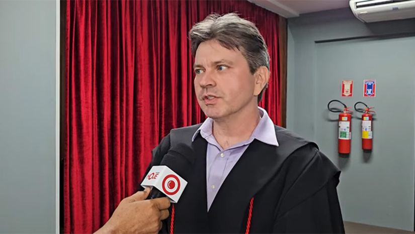   Para o promotor de Justiça italo Moreira Martins, ao contrário do que declarou o advogado de defesa Jerônimio Bolão, as provas do processo contra o réu Italo Oliveira são sólidas e robustas e, mesmo assim, os sete jurados decidiram pela absolvição, o que levou a acusação a buscar anular o julgamento no Tribunal de Justiça do Estado. Na reportagem, tem a contextualização dos fatos e o detalhamento das provas.