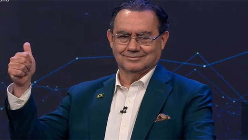   Pesquisas qualitativas – aquelas em que se reúnem grupos de eleitores para análises imediatas – de dois grandes partidos apontam que eleitores da 3ª idade e mulheres de diferentes faixas etárias simpatizaram com o candidato do Avante à Presidência, após suas aparições no debate da Band TV e na TV. O ‘bom velhinho’ é um padrão usado por alguns marqueteiros desde a candidatura de Ulysses Guimarães (PMDB) ao Palácio em 1989, quando lançou o jingle “Bote fé, no velhinho, que ele sabe o que faz...”. Cury não tem chances, mas pode surgir conquistando parte do voto feminino até dia 4 de outubro. Mais, na COLUNA ESPLANADA