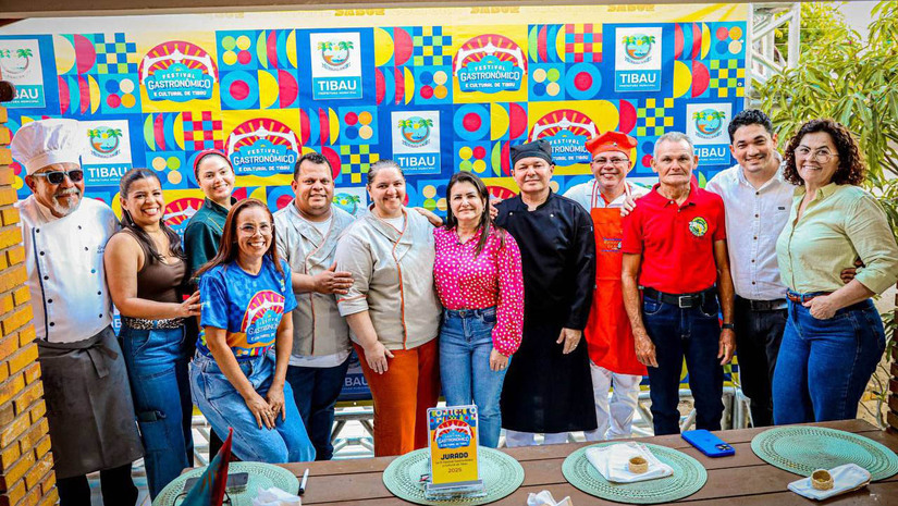   Impulsionado por uma disputa entre sete restaurantes locais, o concurso do V Festival Gastronômico e Cultural de Tibau será realizado nesta quarta-feira (2), a partir das 13h, no Centro Especializado de Reabilitação. O evento gratuito terá receitas avaliadas por um júri técnico e digital, com premiações em dinheiro que variam de R$ 600 a R$ 1.200 para os três primeiros colocados.