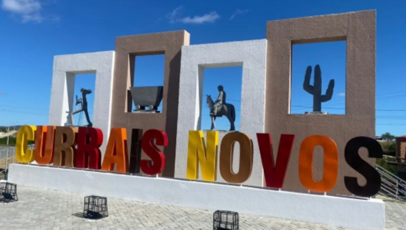   O projeto para universalizar o saneamento em Currais Novos (RN) por meio do reuso de esgoto tratado na extração de ouro expõe que a medida não é apenas um benefício hídrico, mas uma obrigação legal da Aura Minerals. Diante do seu alto faturamento com as exportações do metal, a mineradora canadense é a única responsável por custear o tratamento e a destinação correta de seus resíduos. O descarte inadequado desses rejeitos é altamente tóxico e gera graves desequilíbrios ecológicos, tornando o reaproveitamento do material a única alternativa sustentável para mitigar o impacto ambiental de sua própria operação comercial.