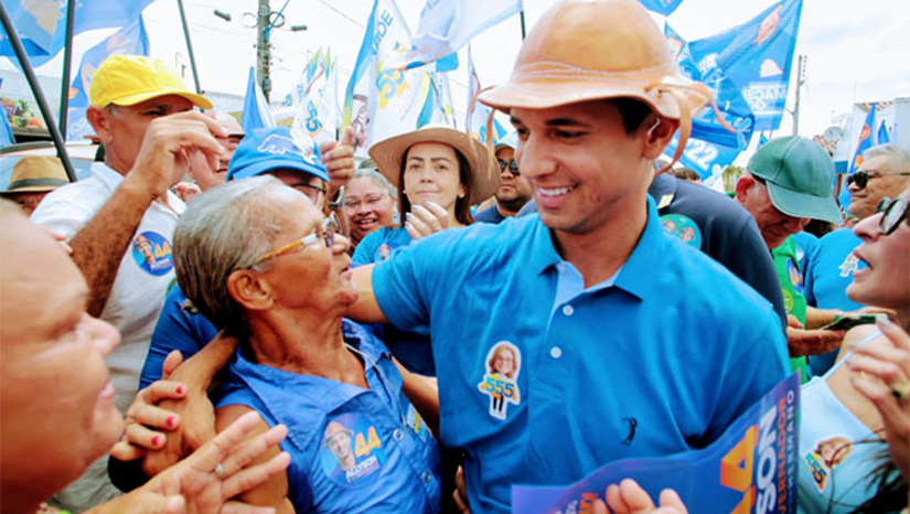   O candidato defendeu também a conclusão da Avenida das Fronteiras, obra parada há cerca de 20 anos. "Eu serei o governador que vai construir a terceira ponte da capital do estado. Serei o governador que vai concluir a interminável obra, de mais de 20 anos, da Avenida das Fronteiras. É compromisso meu", declarou Allyson Bezerra, acrescentando que a construção de um hospital na zona norte também é compromisso de sua futura gestão: "Quem botou uma placa, chamou de hospital e nunca fez um exame de sangue não tem moral nem credibilidade para falar de hospital", disse o candidato fazendo referência ao ex-prefeito de Natal, Alvaro Dias, seu opositor.